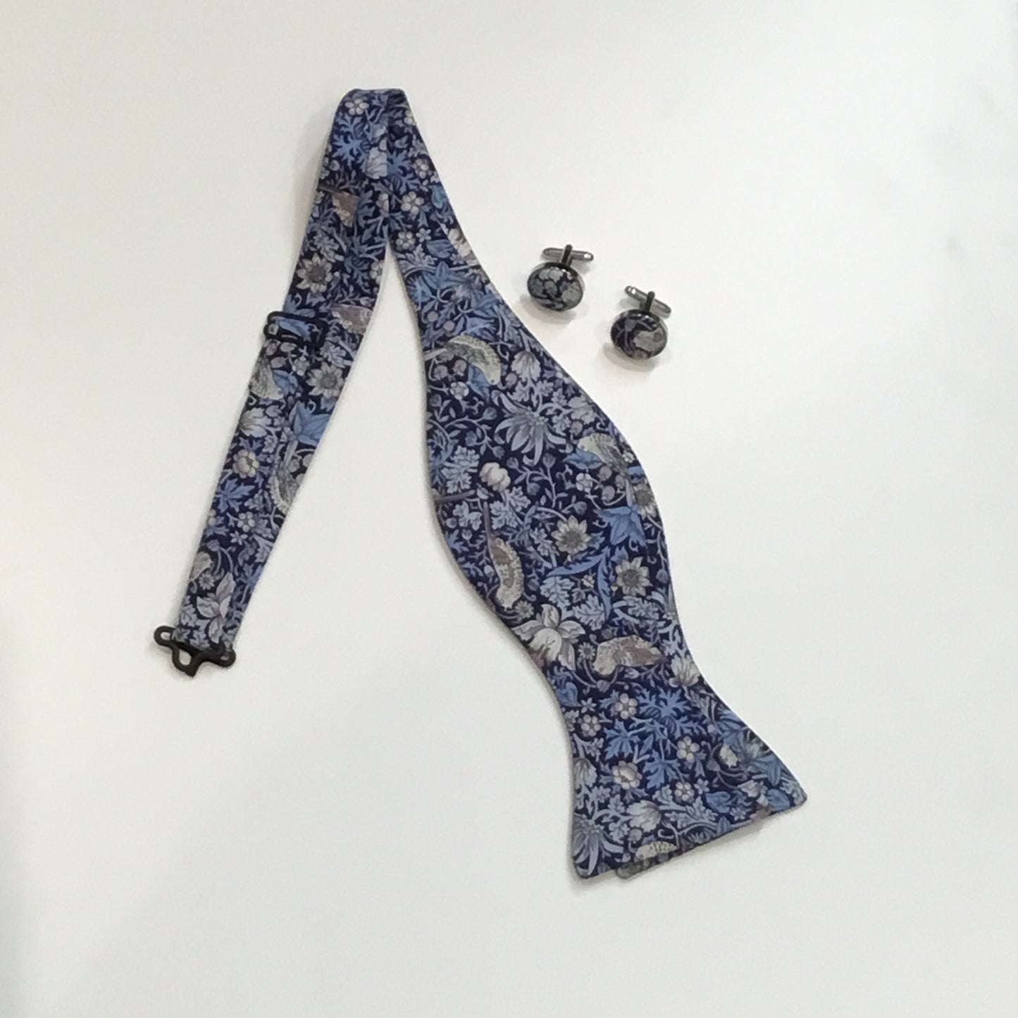 Liberty Self Tie Bow Tie Dark Blue Strawberry Thief Print